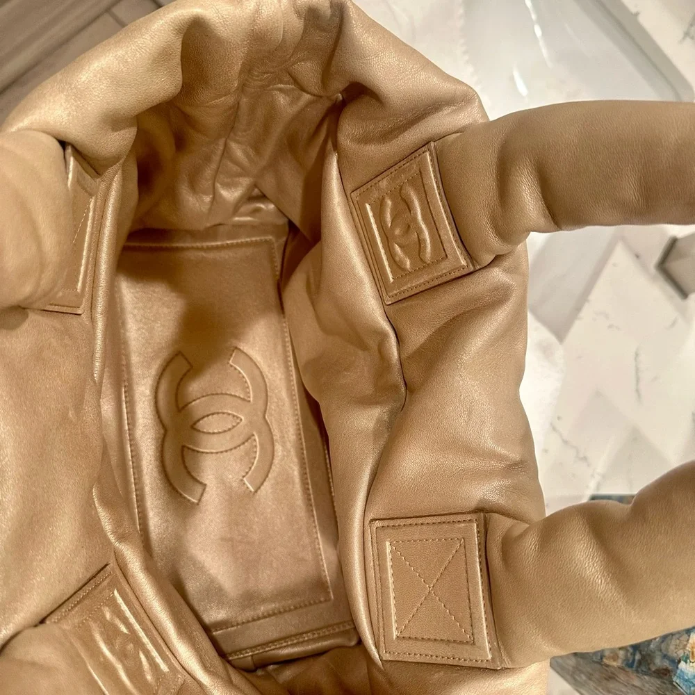 AUTHENTIC Chanel Cacoon, Gold and cabernet, reversible - Picture 7 of 14
